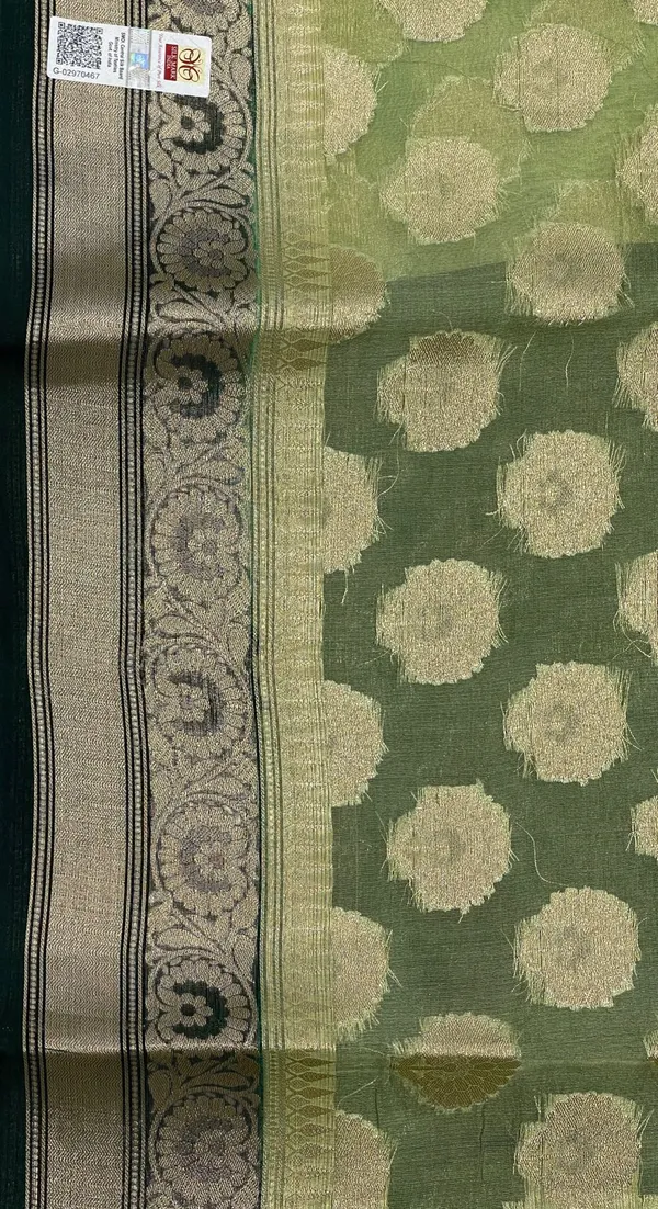 Humairah_Pure_Handloom_Pista_Green_Organza_Floral_Zari_Booti_with_Contrast_Dark_Green_Big_Floral_Boota_Pallu_Zari_Border_and_Dark_Green_Blouse