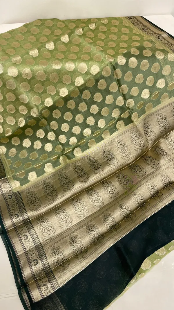 Humairah_Pure_Handloom_Pista_Green_Organza_Floral_Zari_Booti_with_Contrast_Dark_Green_Big_Floral_Boota_Pallu_Zari_Border_and_Dark_Green_Blouse