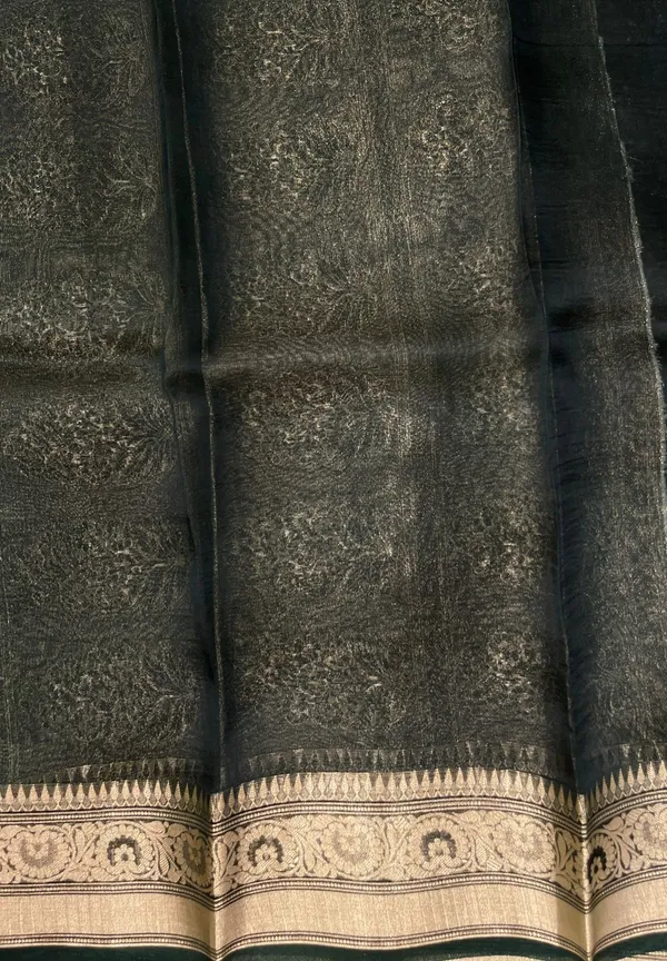 Humairah_Pure_Handloom_Pista_Green_Organza_Floral_Zari_Booti_with_Contrast_Dark_Green_Big_Floral_Boota_Pallu_Zari_Border_and_Dark_Green_Blouse
