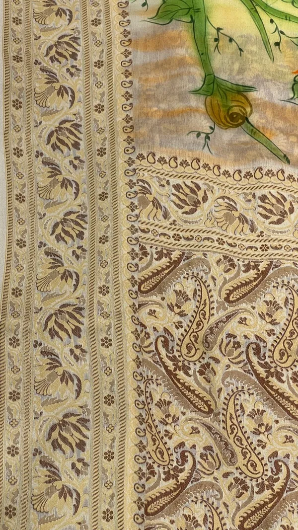 Humairah_Presents_Pure_Handloom_Beige_Chiffon_Floral_Digital_Print_Jaal_with_Paisley_Copper_Zari_Anchal_and_Border_with_Beige_Blouse