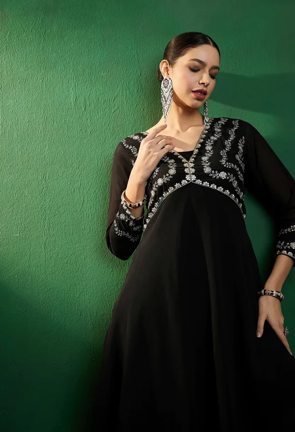 Black_Georgette_Zari_Sequence_Embroidered_Alia_Cut_Kurta_With_Solid_Flaired_Palazzo