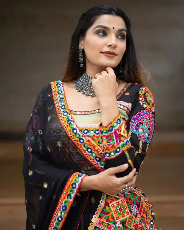 Black_Lehenga_Choli_With_Mirror_Work_And_Attached_Black_Dupatta