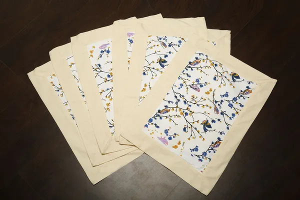 Pack_of_18_Pieces_Cotton_Cream_Bird_Printed_Place_Mat_With_Napkin_for_Dining_and_Center_Table