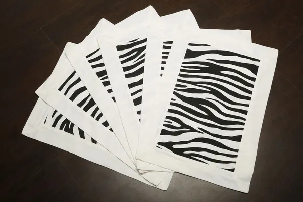 Pack_of_18_Pieces_Cotton_Black_White_Animal_Printed_Place_Mat_With_Napkin_for_Dining_and_Center_Table