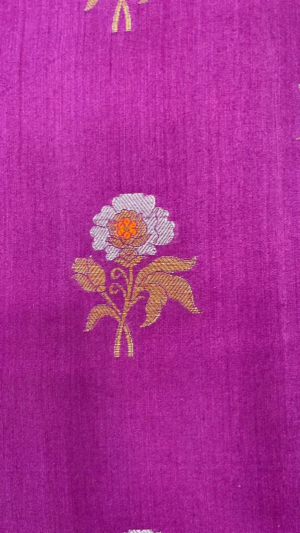 Humairah_Pure_Handwoven_Purple_Muga_Silk_Floral_Zari_Mina_Booti_Contrast_Magenta_Anchal_Copper_Zari_Border_Banarasi_Saree_with_Magenta_Pink_Blouse_piece