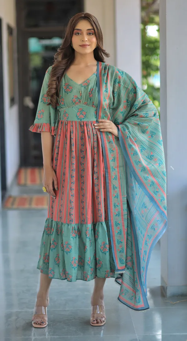 https://d1311wbk6unapo.cloudfront.net/NushopCatalogue/tr:f-webp,w-600,fo-auto/Dahizzy_Green___Red_Pure_Cotton_Printed_Aliacut_Gown_with_Dupatta_Set_EJX30NQ28N_2024-07-14_1.jpeg__Flora Art