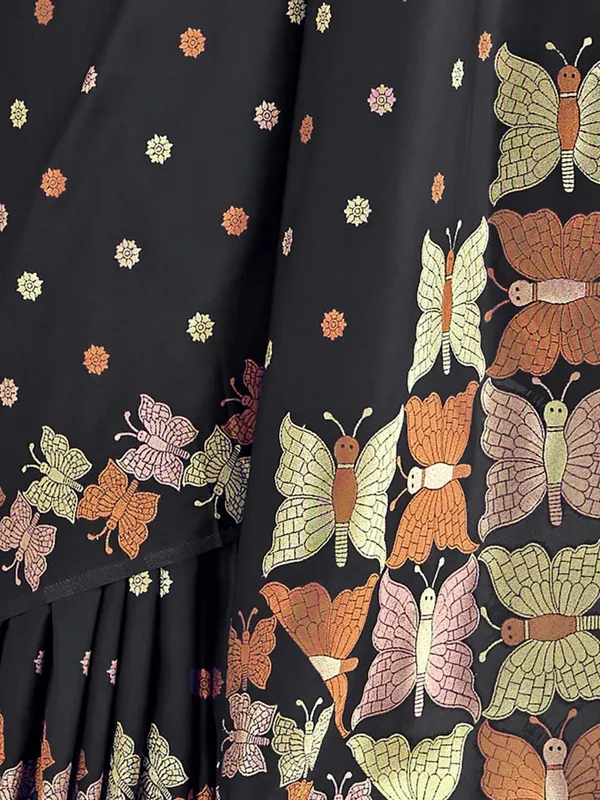 Black_Zari_Weaving_Banarasi_Silk_Saree_With_Blouse_For_Women