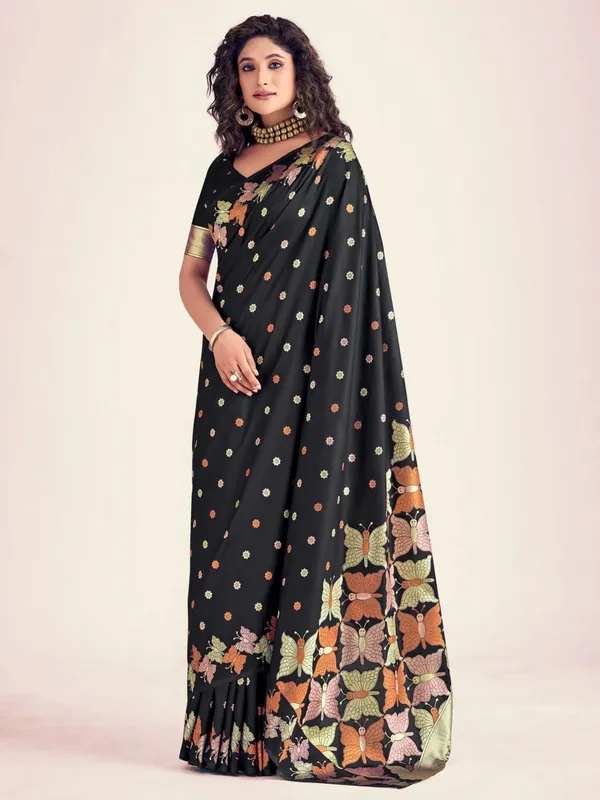Black_Zari_Weaving_Banarasi_Silk_Saree_With_Blouse_For_Women