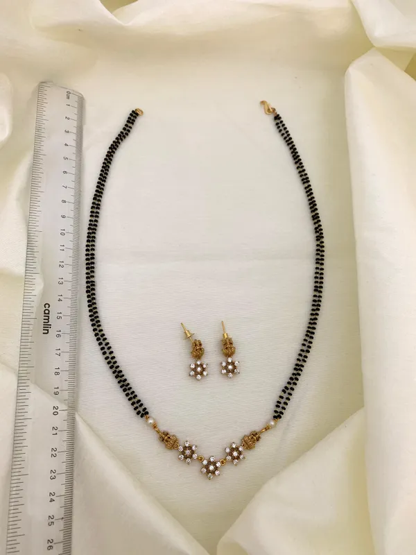 AVIRA_LAKSHMI_PENDANT_MANGALSUTRA_SET