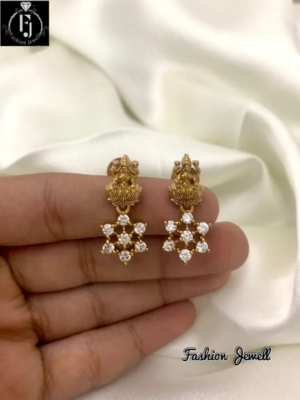 AVIRA_LAKSHMI_PENDANT_MANGALSUTRA_SET