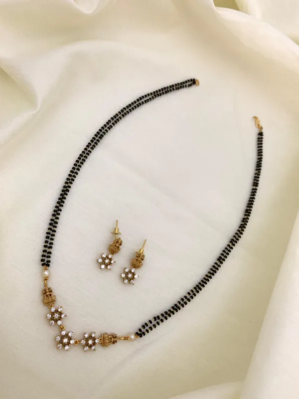 AVIRA_LAKSHMI_PENDANT_MANGALSUTRA_SET