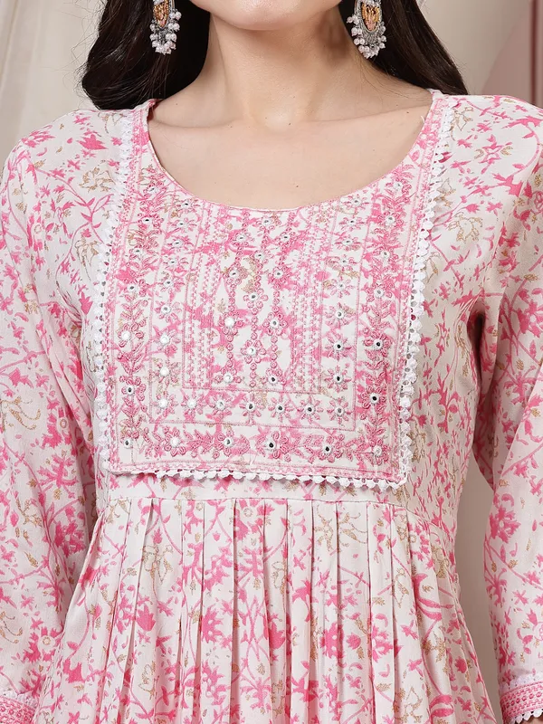 Modern_Ethnic_Wear_Kurti,_Pant_&_Dupatta