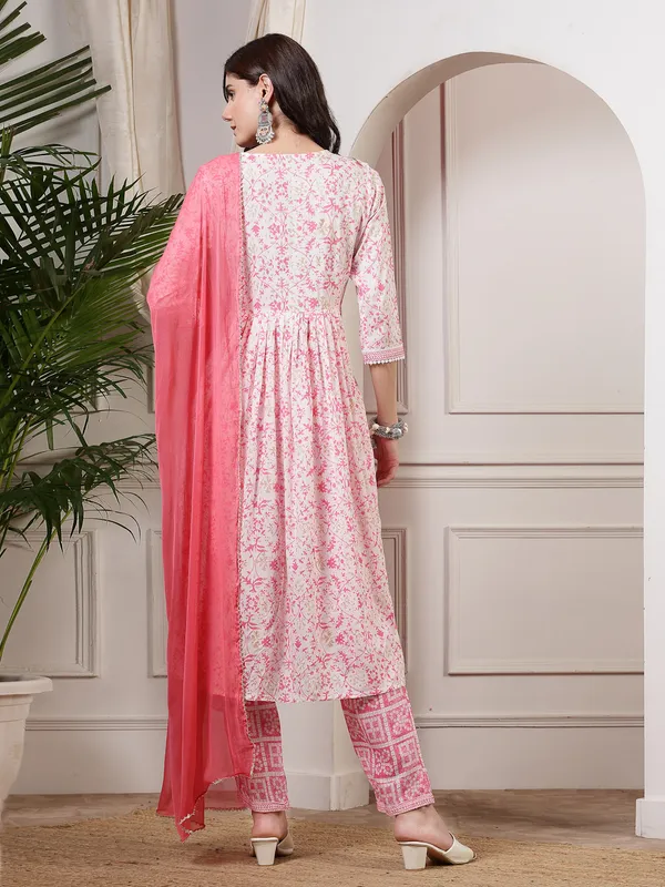 Modern_Ethnic_Wear_Kurti,_Pant_&_Dupatta