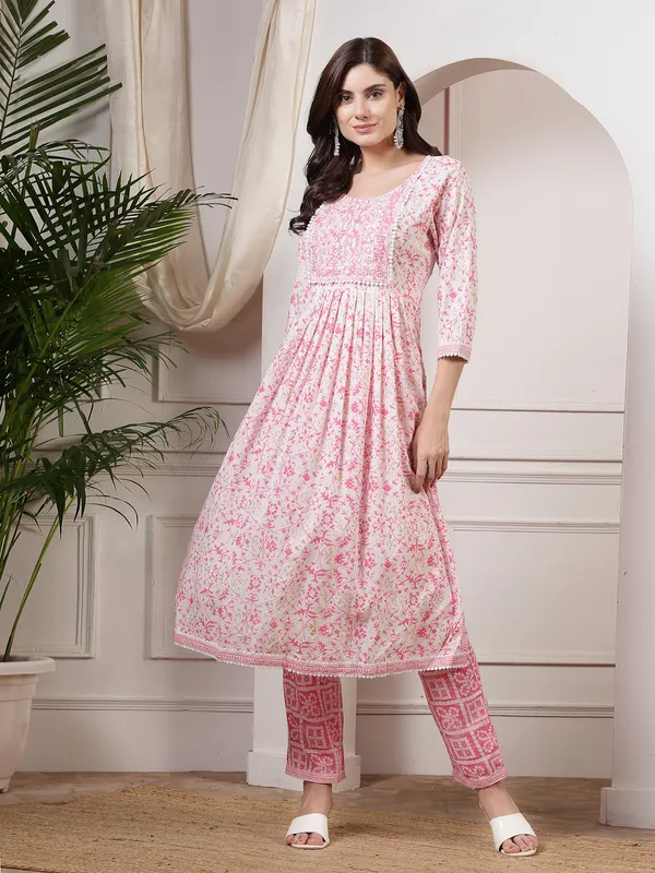 Modern_Ethnic_Wear_Kurti,_Pant_&_Dupatta