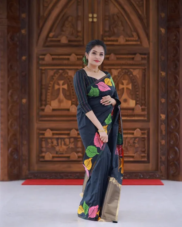 Black_Banarasi_Silk_Zari_Saree_With_Blouse_For_Women