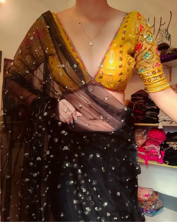 Designer_Black_Soft_Net_Sequence_Work_Sari