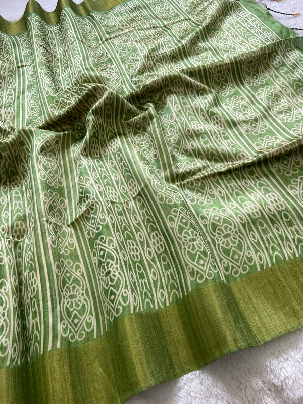 Manjusha_Green_–_Treasured_Navratri_Special_|_Soft_Tussar_Silk_Saree_with_Print,_Border_&_Contrast_Print_Blouse_with_Tassels