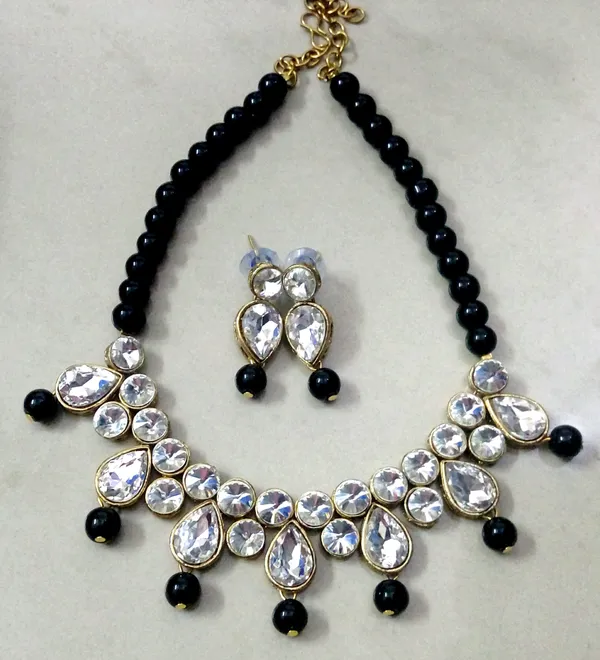Classic_Black_Alloy_And_Kundan_Necklace_Set