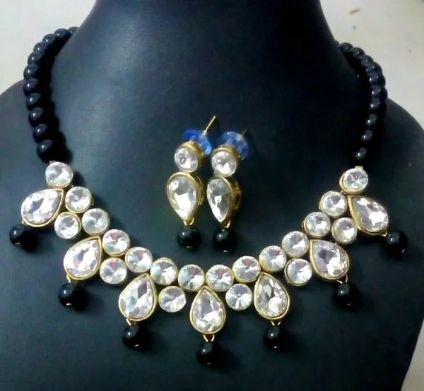 Classic_Black_Alloy_And_Kundan_Necklace_Set