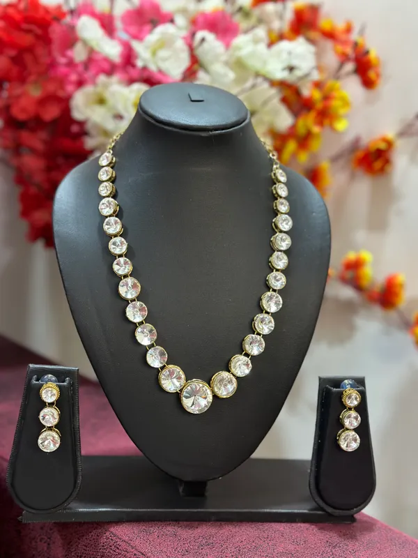 Dhivara_Kundan_And_Alloy_Jewellery_Set_For_Women