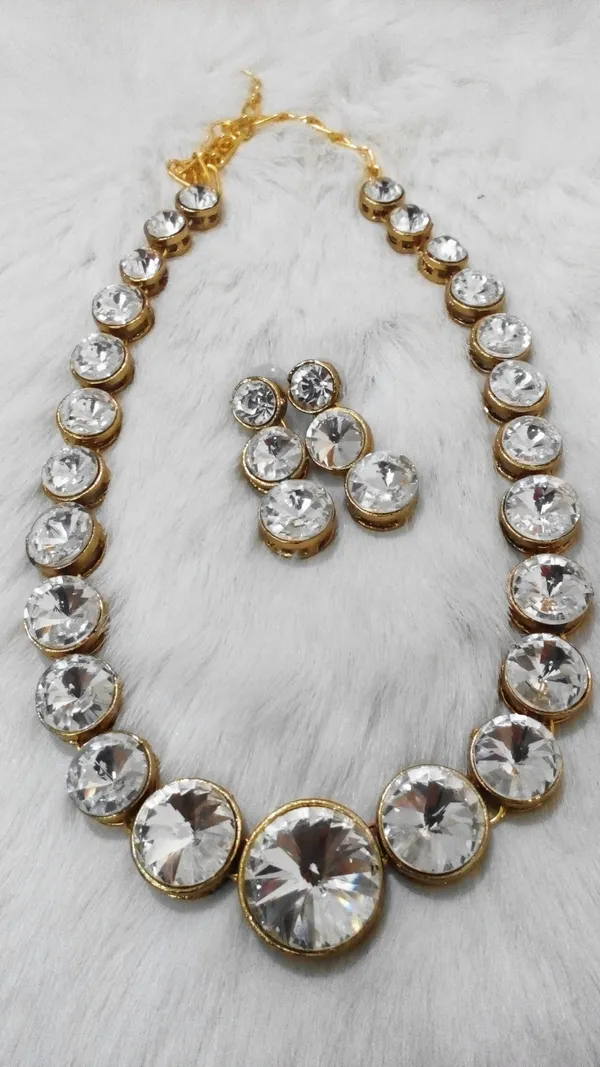 Dhivara_Kundan_And_Alloy_Jewellery_Set_For_Women