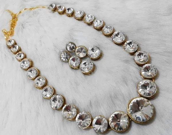 Dhivara_Kundan_And_Alloy_Jewellery_Set_For_Women