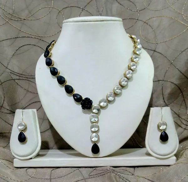 Black_White_Metal_Copper_Jewellery_Set_For_Women