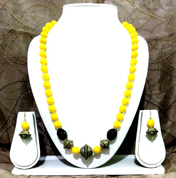 Shimmering_Glittering_Yellow_Beads_Jewellery_Sets_For_Women