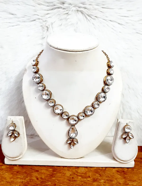 Stylish_Alloy_And_Kundan_Necklace_Set