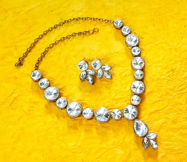 Stylish_Alloy_And_Kundan_Necklace_Set