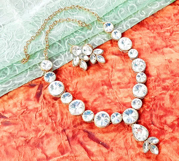 Stylish_Alloy_And_Kundan_Necklace_Set