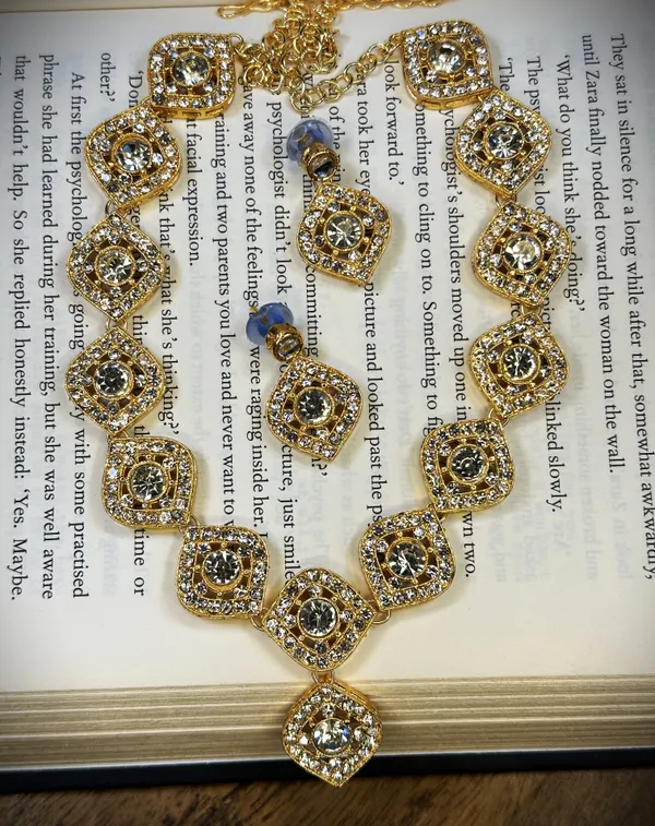 Stylish_Gold_Plated_Twinkling_Leaves_Necklace_Set