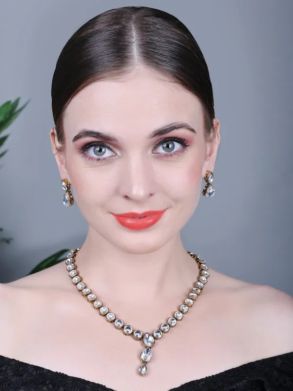 Kundan_And_Alloy_Jewellery_Set_For_Women