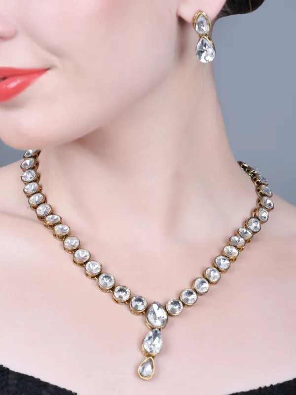 Kundan_And_Alloy_Jewellery_Set_For_Women