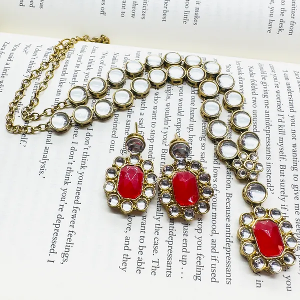 Kundan_And_Alloy_Jewellery_Set_For_Women