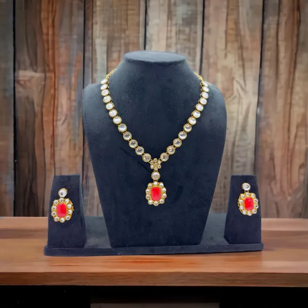 Kundan_And_Alloy_Jewellery_Set_For_Women