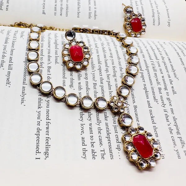 Kundan_And_Alloy_Jewellery_Set_For_Women