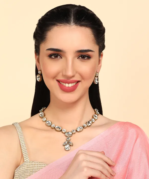 Kundan_And_Alloy_Jewellery_Set_For_Women