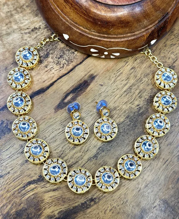 Traditional_Gold_Plated_Kundan_Chokar_Necklace_Set_For_Women