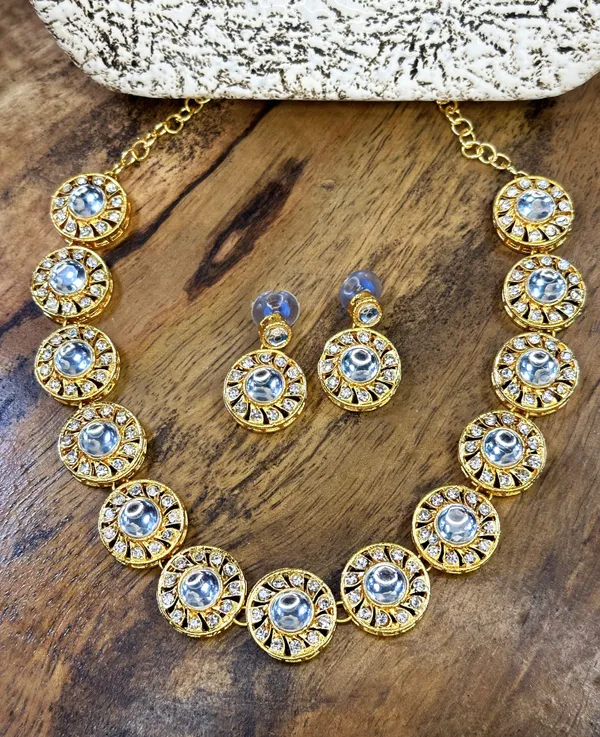 Traditional_Gold_Plated_Kundan_Chokar_Necklace_Set_For_Women
