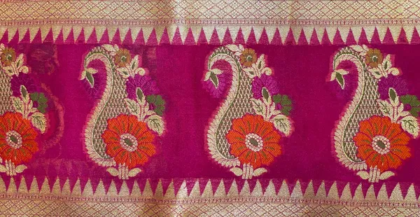 Humairah_Presents_Pure_Handloom_Magenta_Chiffon_Floral_Zari_Booti_with_Floral_Mina_Boota_Skirt_Zari_Border_and_Paisley_Zari_Jaal_Pallu_with_Magenta_Blouse