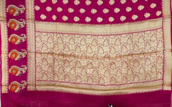 Humairah_Presents_Pure_Handloom_Magenta_Chiffon_Floral_Zari_Booti_with_Floral_Mina_Boota_Skirt_Zari_Border_and_Paisley_Zari_Jaal_Pallu_with_Magenta_Blouse