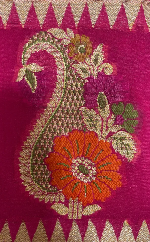 Humairah_Presents_Pure_Handloom_Magenta_Chiffon_Floral_Zari_Booti_with_Floral_Mina_Boota_Skirt_Zari_Border_and_Paisley_Zari_Jaal_Pallu_with_Magenta_Blouse