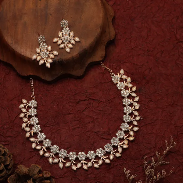 Gujju_Latest_Necklace_Set_With_Earrings_For_Girls_And_Women
