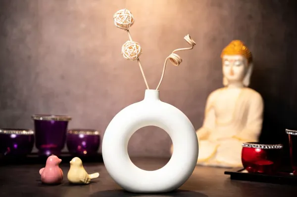 Donut_Ceramic_Vase_for_Pampas_Grass_-6inch_off_White