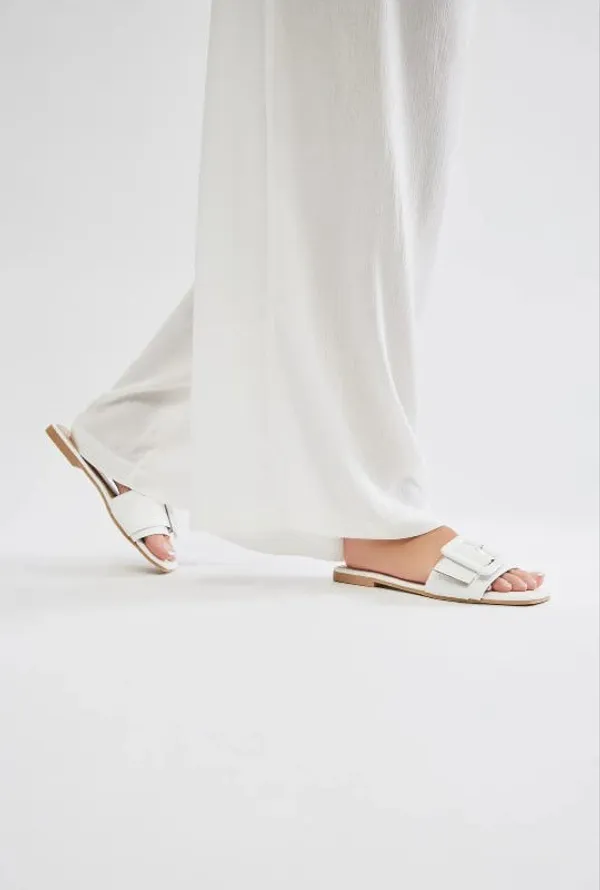White_Flat_Square_Toe_Sandals_For_Women