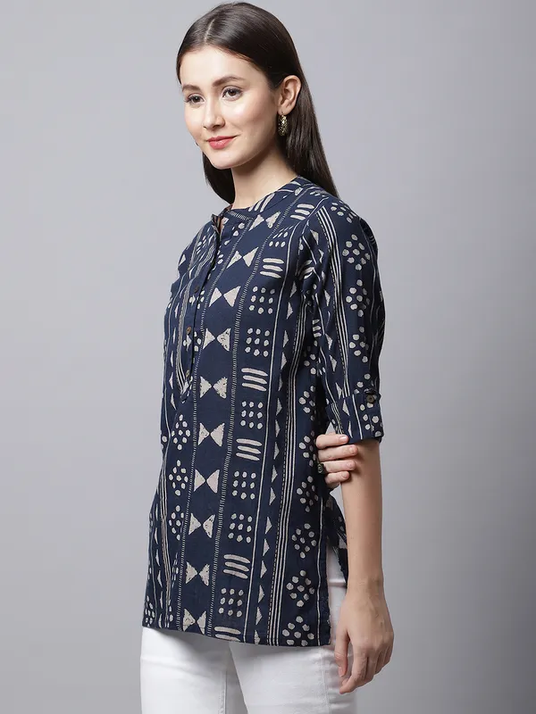 Blue_Cotton_Geometric_Printed_Short_Top_Kurti