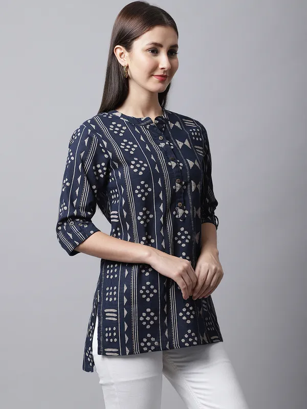 Blue_Cotton_Geometric_Printed_Short_Top_Kurti