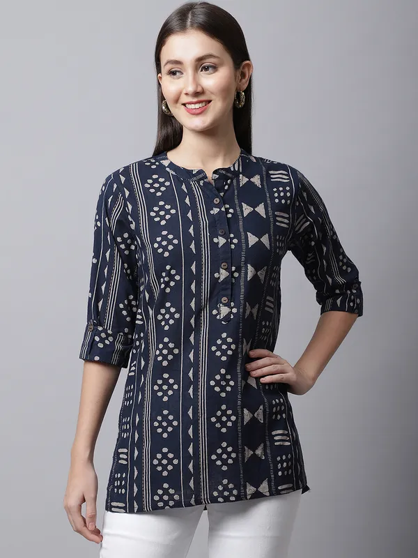 Blue_Cotton_Geometric_Printed_Short_Top_Kurti