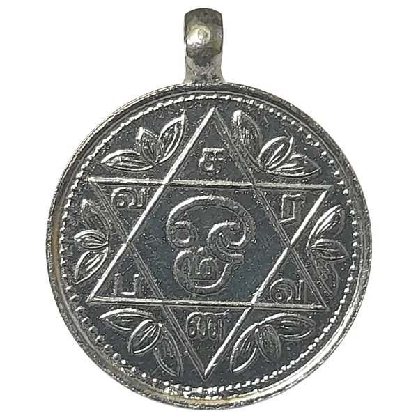 Devasena_Valli_Kartikeya_Lord_Murugan_With_Deivaanai_(Right)_And_Valli_(Left)_Kavach_Copper_Pendant